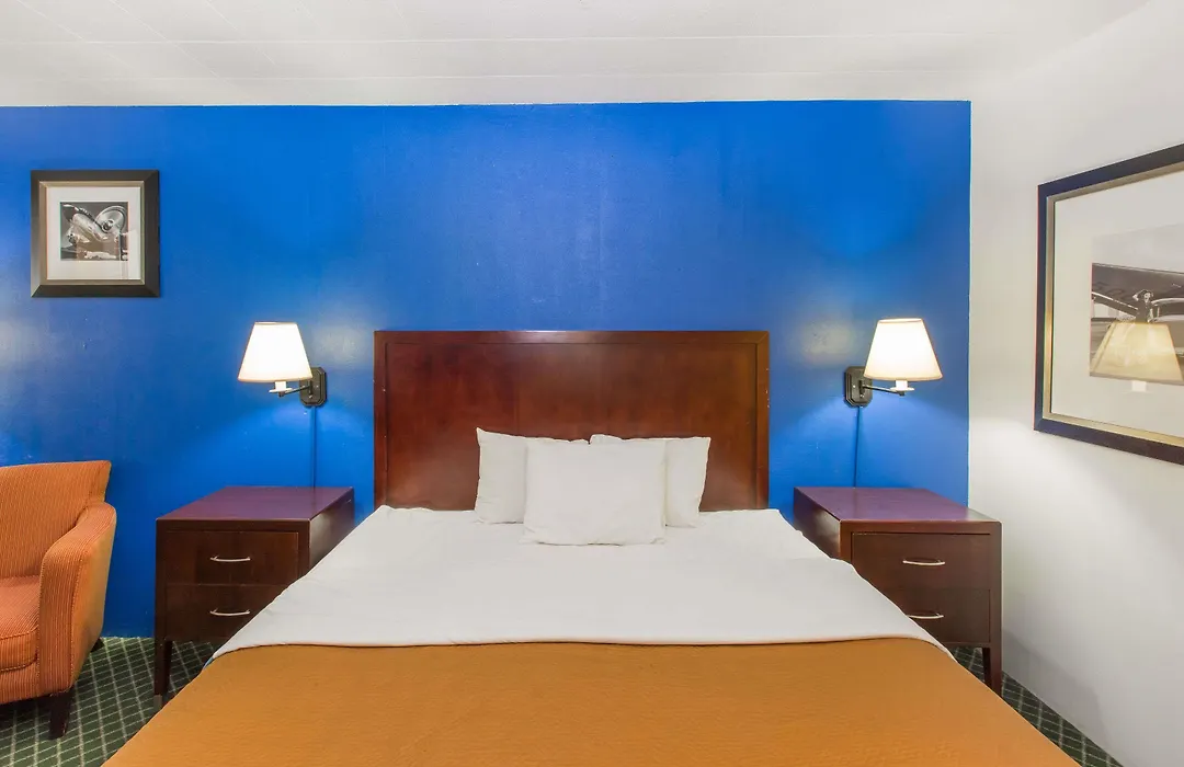 Travelodge By Wyndham Great Bend-1