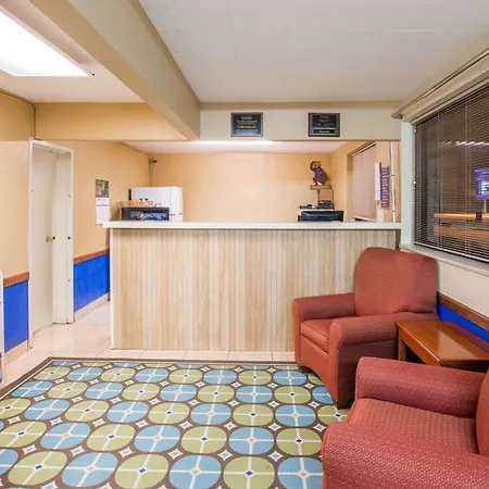 Travelodge By Wyndham Great Bend-2