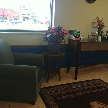 Travelodge By Wyndham Great Bend-3